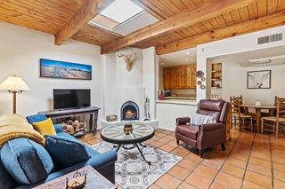 Image for 320 Artist Road 12